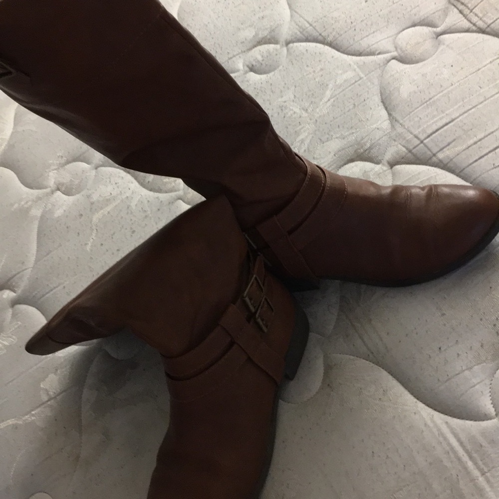 Below the knee long heeled boots